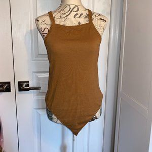 Scalloped hemmed body suit